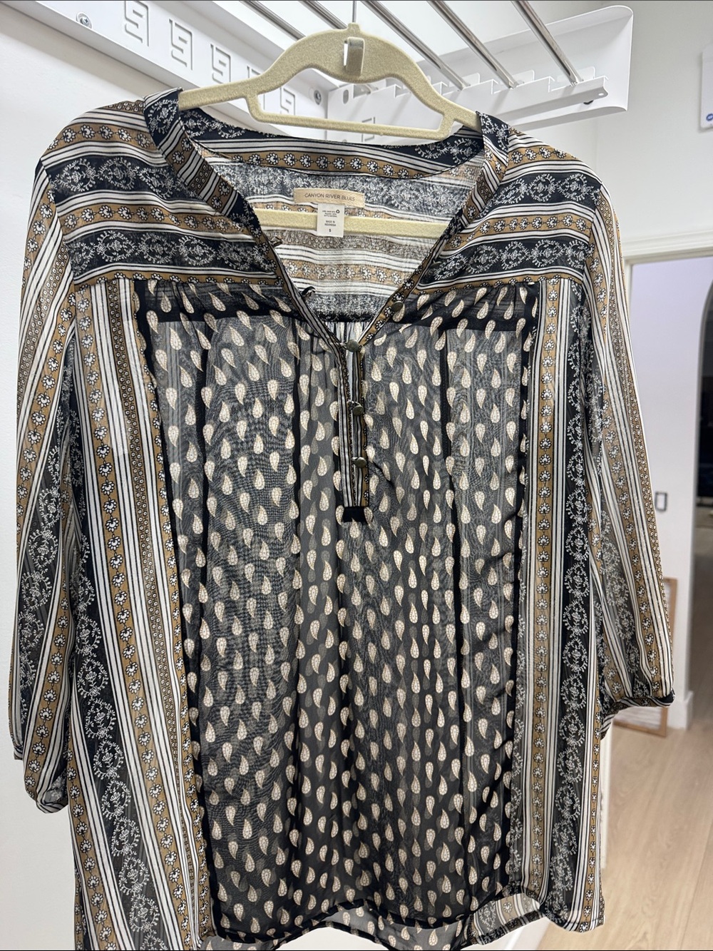 Canyon River Blues Black and Tan Patterned Women’s Blouse SMALL